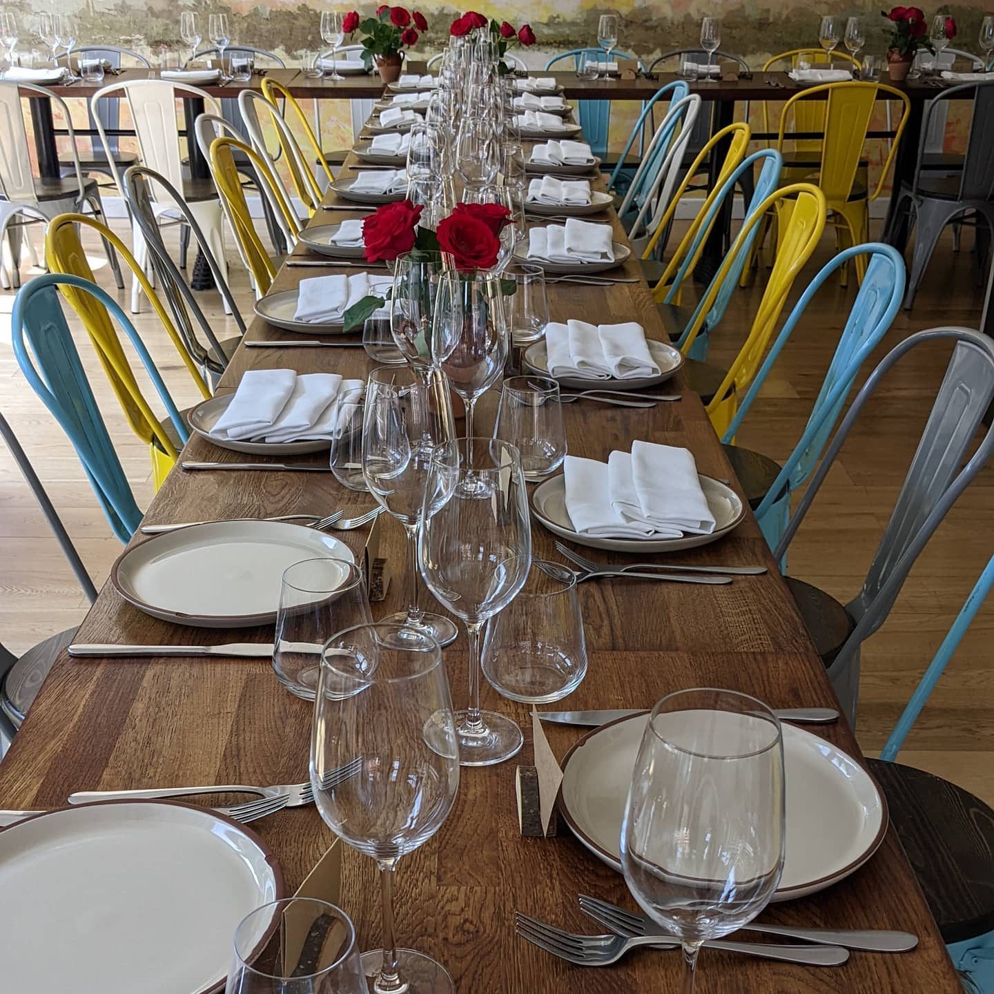A long table laid for a group dinner at La Pizzica