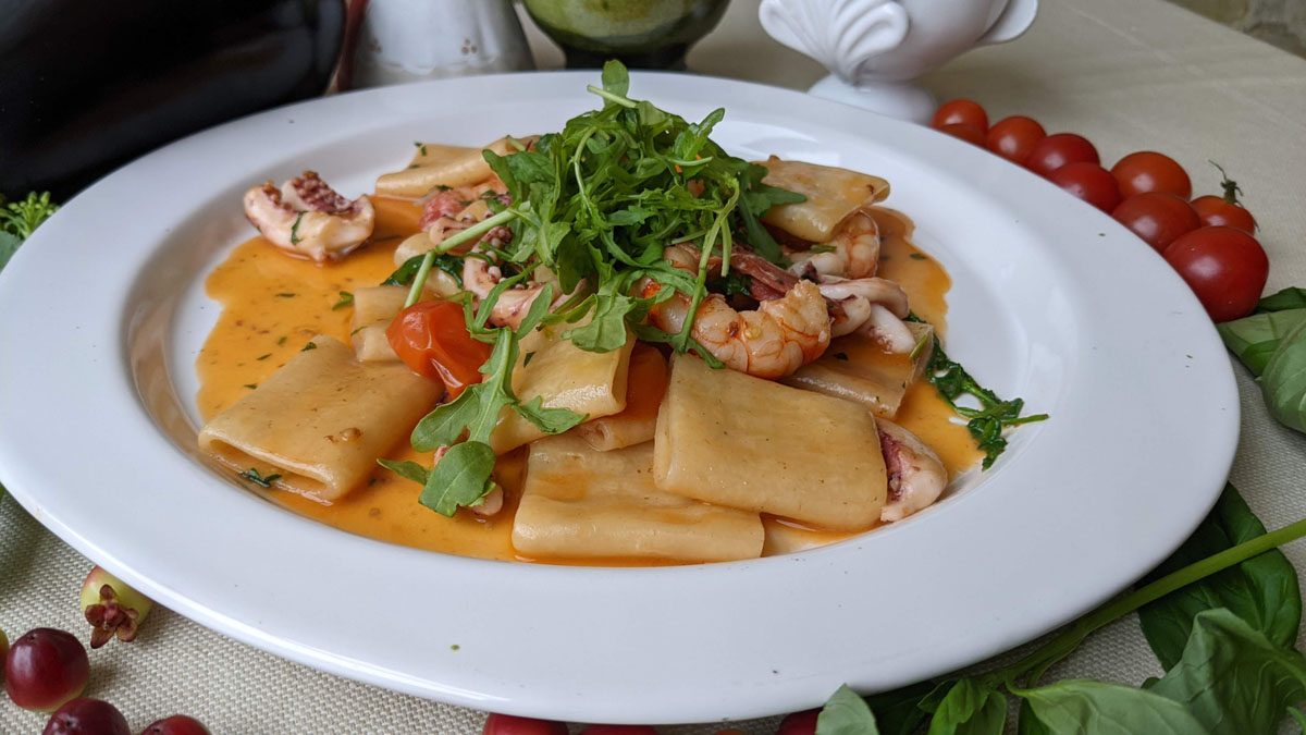 Paccheri with prawns and squid at La Pizzica