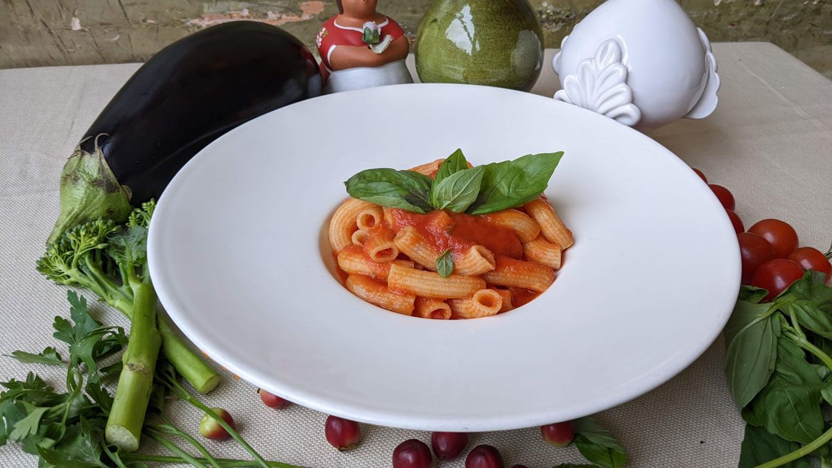Penne with tomato sauce