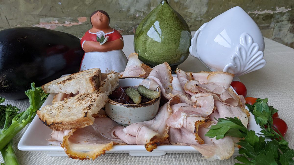 Cured meats and bread from Puglia