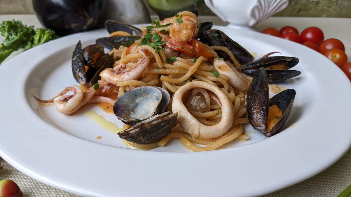 Spaghetti with mussels, clams and squid at La Pizzica